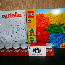 набор кубиков Lego и недельный запас пасты от Nutella