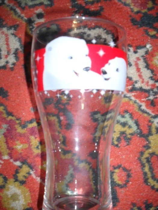 Приз акции Coca-Cola «Собери коллекцию стаканов с мишками»