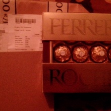 Коробка конфет от Ferrero Rocher