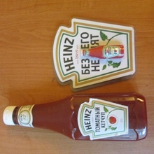 Флешка 16 гига и бутылка кетчупа от Heinz