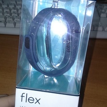 Спортивный браслет Fitbit flex от Duracell