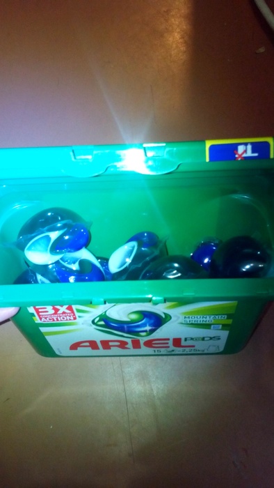 Приз акции Everydayme.ru «Получите новые капсулы Ariel Pods 3-в-1 в подарок!»