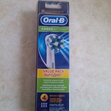 годовой набор насадок  на зубную щетку  от  Media Markt от https://www.everydayme.ru/здоровый-образ-жизни/красивая-улыбка/statya/oral-b-mediamarkt