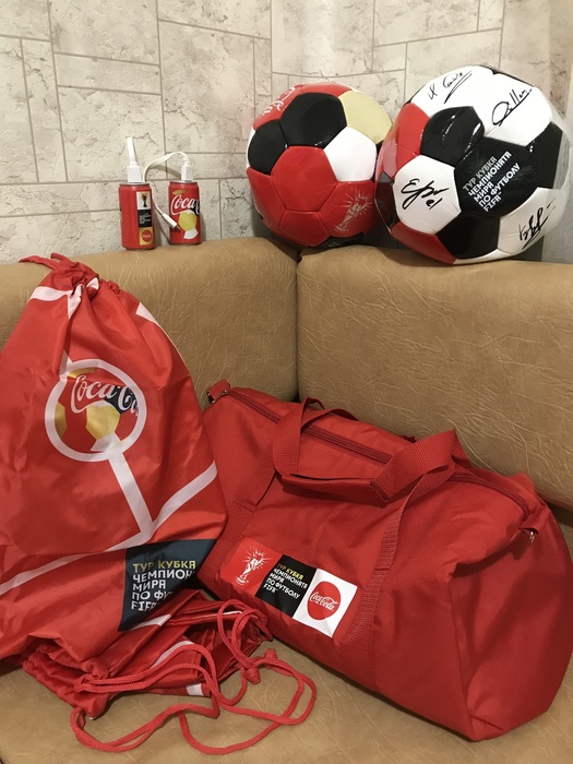 Приз акции Coca-Cola «Выигрывай призы вместе с Coca-Cola и туром кубка чемпионата мира по футболу FIFA»