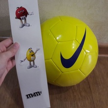 Футбольный мяч с логотипом M&M’s от Акция M&M's: «Внимание розыск!»