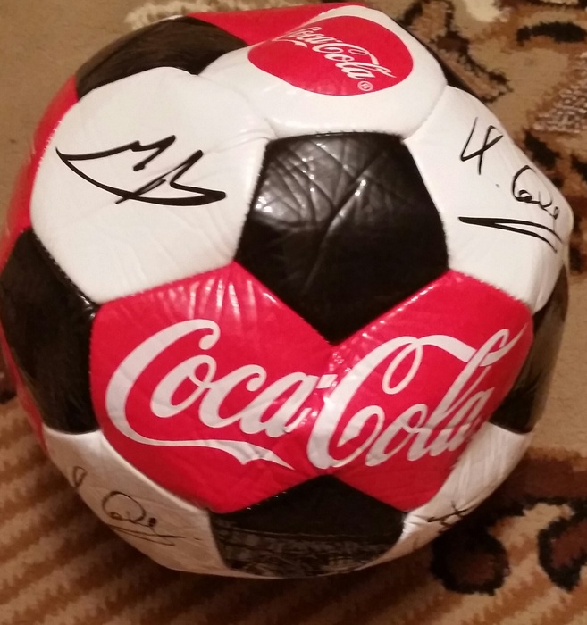 Приз акции Coca-Cola «Выигрывай призы вместе с Coca-Cola и туром кубка чемпионата мира по футболу»