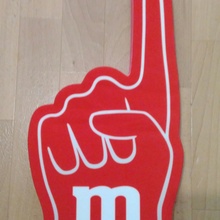 Поролоновая рука от M&M's