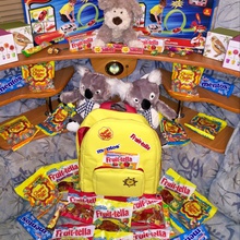 "Магнит Знаний" порадовал игрушками и кружками и рюкзачок с вкусняшками приехал) от Fruittella