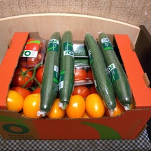 Коробка помидорок и огурцов , по весу примерно 10 кг , впервые выиграла овощи )) от Конкурс Долина овощей: «Долина в моей жизни