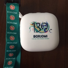 Брендированная музыкальная колонка с логотипом «Боржоми» и «Пятерочка» от Боржоми