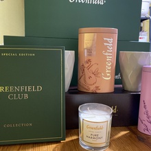 Две упаковки чая, кружки, книга, шкатулка и свечка от Greenfield