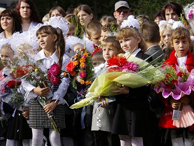 Фотоконкурс  «Аргументы и факты» (www.aif.ru) «День Знаний»: фотоконкурс на лучший снимок со школьной линейки»