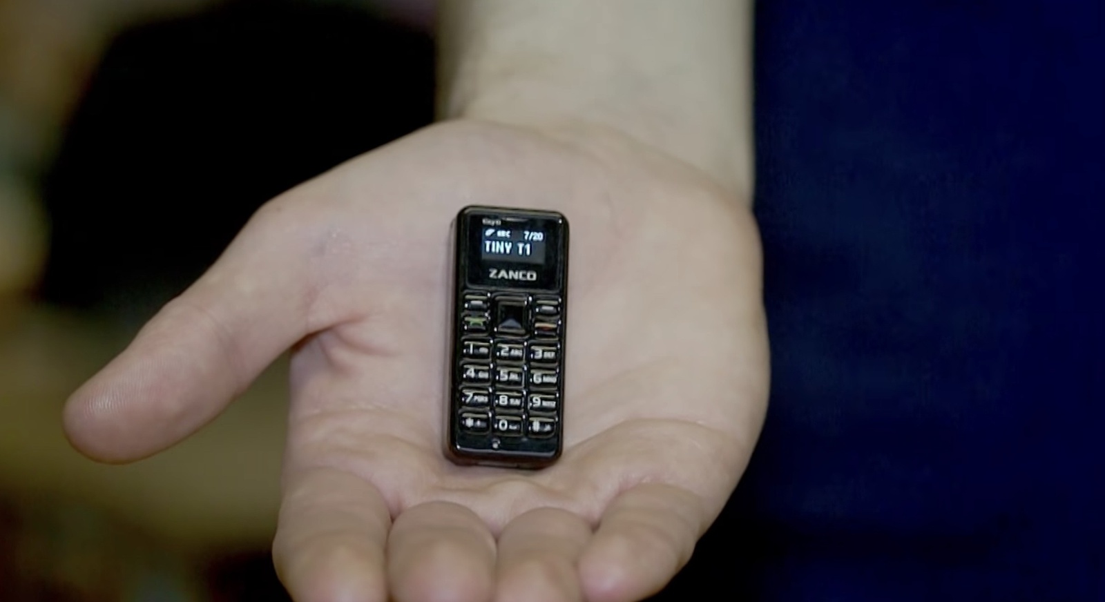 фото самого маленького телефона