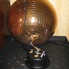 Золотой зеркальный диско-шар с цепью и моторчиком. от Marlboro. I'm now VIP