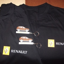 футболки и брелки от RENAULT
