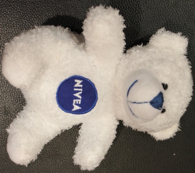 Приз акции NIVEA «Передай тепло заботы с NIVEA детям!»