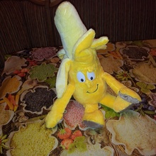 Игрушка банан от Billa