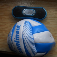 Радиоколонка и волейбольный мяч от Continent