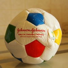 Мини футбольный мяч с маркировкой "JOHNSON & JOHNSON" от Johnson&Johnson