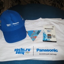 кепка, футболка и карта памяти от Panasonic