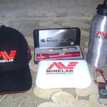 Набор кладоискателя:кепка,фонарик,аптечка,термос для воды и компас за репост в группе. от Minelab detectors