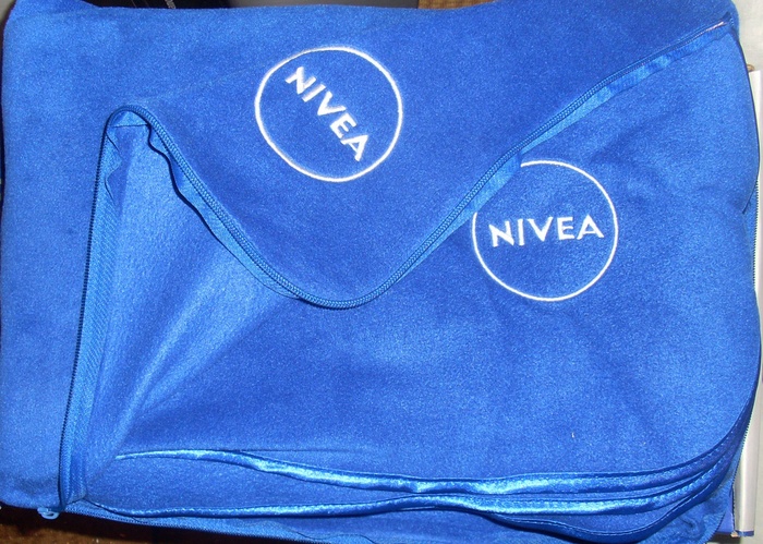 Приз акции NIVEA «Зима в теплой компании!»