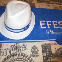 Шляпа и полотенце от Efes Pilsener