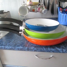 Набор сковородок "Wellberg", с керамическим покрытием, цвет: синий, зеленый, оранжевый. Диаметр 20 см, 24 см, 28 см от Простоквашино