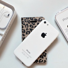 Приз Apple Iphone 5с и чехол в хищном окрасе. от Avon