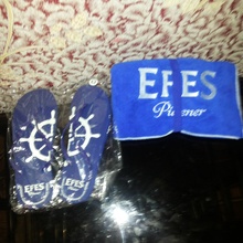полотенце и тапочки от Efes Pilsener