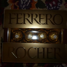 маленькая коробка конфет от от Ferrero Rocher