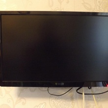 Взяли небольшой телевизор с кронштейном в спальню, уже повешали :)  от NIVEA