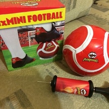 Мини-футбольный мяч от Pringles