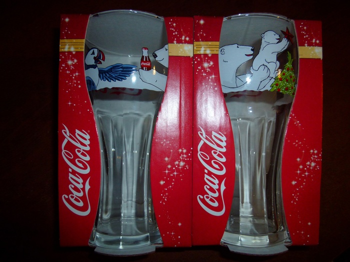 Приз акции Coca-Cola «Собери коллекцию стаканов с мишками»