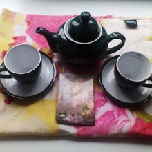 Полотенце, обложка на паспорт, две чайные пары и чайник от Ahmad Tea