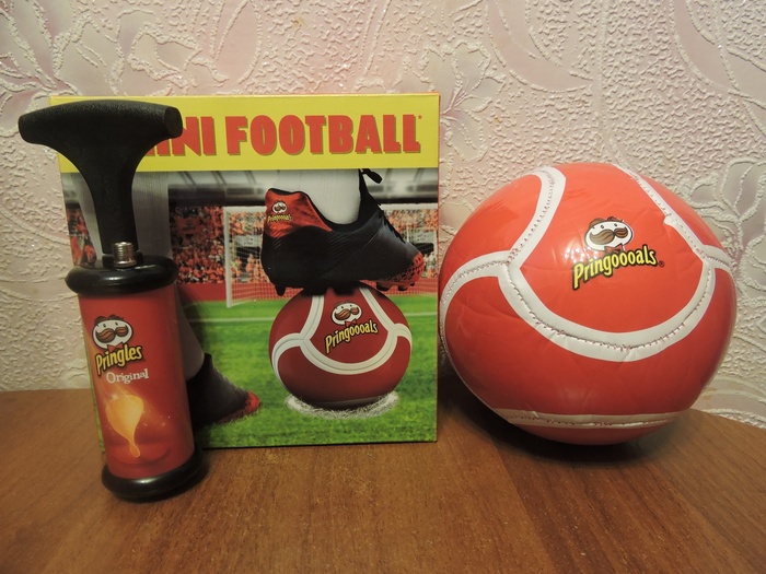Приз акции Pringles «Получи мини-футбольный мяч!»