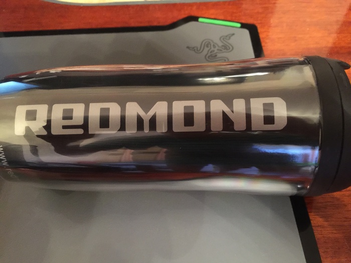Приз акции Redmond «Термокружка за репост»