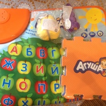 Пазл, музыкальный коврик и игрушки. от Агуша