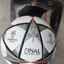 Кожаный мяч УЕФА от ЮниКредит Банк #ДайПас друзьям!