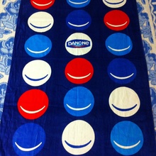Пляжное полотенце, которое можно использовать для игры в "Твистер" (2011 год) от Danone