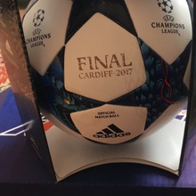 Футбольный мяч от Конкурс adidas: "Будь готов выйти на арену"