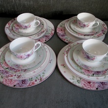 Набор столовой посуды "Сиреневые цветы" за 31900 баллов от Простоквашино