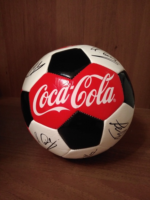 Приз акции Coca-Cola «Выигрывай призы вместе с Coca-Cola и туром кубка чемпионата мира по футболу FIFA»