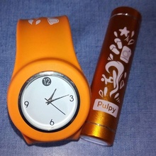 Часы и зарядное устройство от Pulpy
