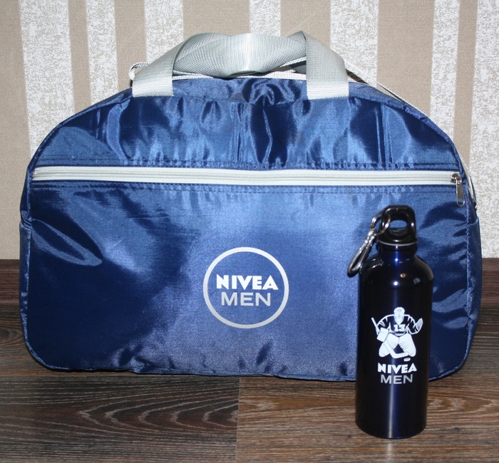 1 man 1 bag. Сумка Nivea men. Жестяная бутылка для воды. Сумка нивея синяя. Спортивная сумка с упаковкой крема.