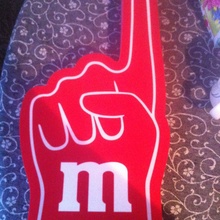 Поролоновая рука от M&M's
