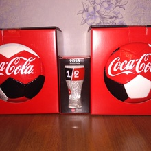 Мячи и бокал от Coca-Cola
