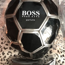 Мяч с насосом от Hugo Boss