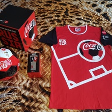 Мяч, футболка и стакан от Coca-Cola