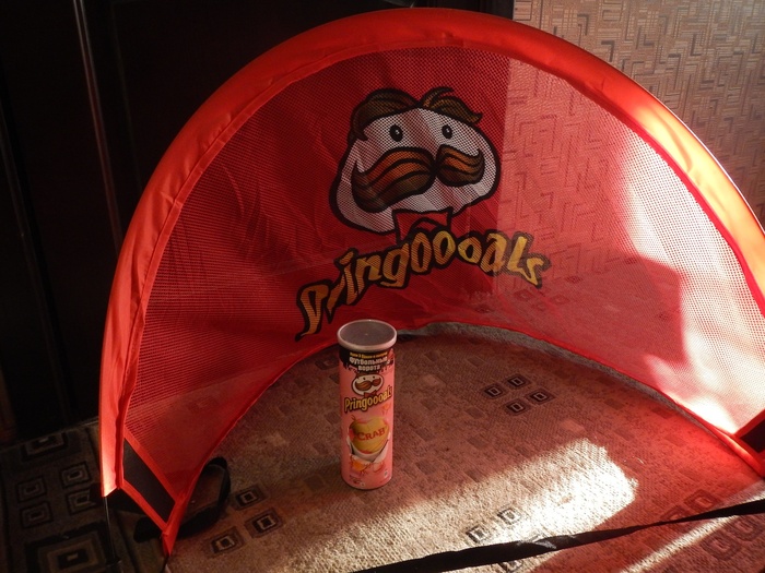 Приз акции Pringles «Футбол с Pringles»